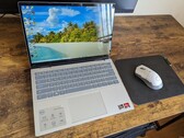 Das Dell Inspiron 14 7435 ist momentan zum Sparpreis von 527 Euro erhältlich (Bild: Allen Ngo)