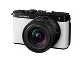 Die Panasonic Lumix S9 mit Objektiv wird durch eine Cashback-Aktion recht günstig angeboten.