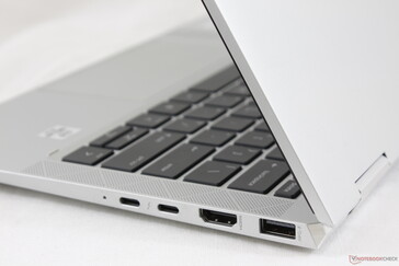 Die mattgraue Oberfläche mag stumpf aussehen, aber sie verbirgt Fingerabdrücke recht gut