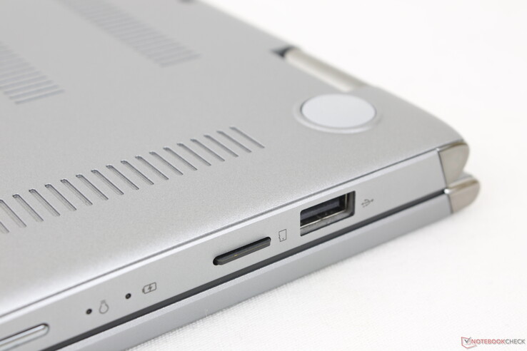 Ganz eingesteckte microSD-Karte