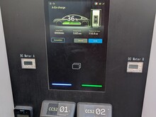Entlang der Route standen an vielen Rastplätzen nicht nur zahlreiche Schnelllader ohne Wartezeiten bereit ...