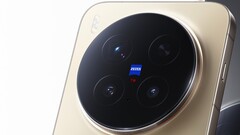 Die Vivo X300 Pro Zeiss-Kamera zeigt sich in hoher Auflösung und mit extra Button in offiziellen Pressebildern. (Bildquelle: Vivo)