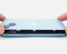 Das Apple iPhone 14 kann sowohl von vorne als auch von hinten geöffnet werden, was einige Reparaturen deutlich vereinfacht. (Bild: iFixit)
