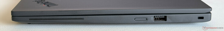 Rechts: SmartCardreader (optional), Nano-SIM-Steckplatz, USB-A 3.2 Gen 1 (5 Gbit/s, Always-On), Kensington-lock