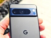 Noch ist es etwas früh für Vergleiche aber ein früher Besitzer des Google Pixel 8 Pro liefert bereits erste Videoaufnahmen und Photos, auch aus der Telefotokamera bei Tag und Nacht. (Bild: PBKReviews)
