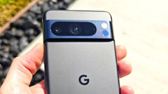 Noch ist es etwas früh für Vergleiche aber ein früher Besitzer des Google Pixel 8 Pro liefert bereits erste Videoaufnahmen und Photos, auch aus der Telefotokamera bei Tag und Nacht. (Bild: PBKReviews)