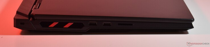 links: Kensington Lock, 2x USB A 3.2 Gen 1, SD-Kartenleser