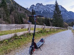 Dank großem Akku schafft der Niu KQi3 Max auch lange Strecken