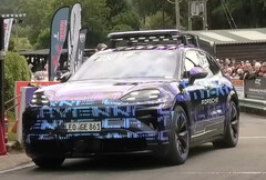 Porsche Cayenne Electric – fast ohne Tarnung (Bildquelle: Motor1)