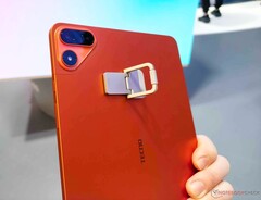Das Tecno MegaPad 2 setzt auf ein auffälliges Gehäuse in Orange.