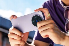 Das Vivo X300 wird neben Schwarz auch in drei bunten Farben angeboten. (Bildquelle: Vivo)