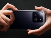 Das Xiaomi 13 Pro soll Kunden vor allem durch eine Triple-Kamera mit großen Sensoren und Leica-Branding überzeugen. (Bild: Xiaomi)