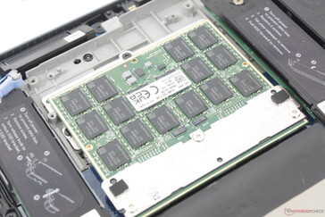 128 GB CAMM2-RAM mit entfernter Wärmespreizung