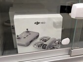 Die DJI Neo wurde bereits bei einem Händler in Kanada entdeckt, lange kann es nicht mehr bis zum offiziellen Launch der vielseitigen Minidrohne dauern. (Bildquelle: djpetrino)