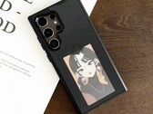 Das E-Ink-Display dieser Schutzhülle wird über NFC mit Strom versorgt. (Bild: Samsung)