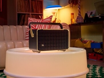 JBL Authentics 300: Mit Akku und Tragegriff