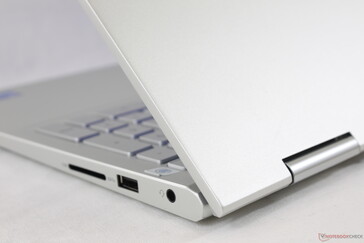 Die matten silbernen Oberflächen verbergen Fingerabdrücke besser als die meisten schwarzen Laptops.