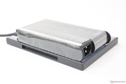 230 Watt leistendes Netzteil