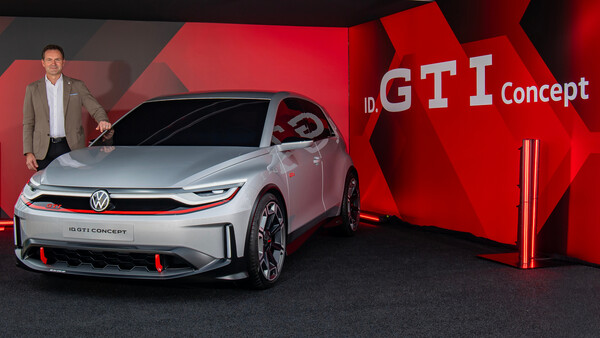 Thomas Schäfer, CEO der Marke Volkswagen, präsentiert den ID. GTI Concept.
