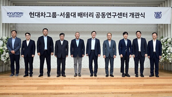 Hyundai setzt auf zukunftsweisende Akku-Technologien für E-Autos mit dem neu eröffneten Batterie-Forschungszentrum an der SNU.