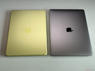 MacBook Neo (links) vs. MacBook Air M1 (rechts)