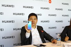 Der Huawei Mobile-Boss Richard Yu stellt sich Fragen der versammelten Journalisten.