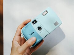 Die Kodak EC35 wird als besonders günstige, analoge Kompaktkamera vermarktet.