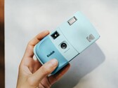 Die Kodak EC35 wird als besonders günstige, analoge Kompaktkamera vermarktet.