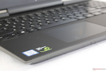 Leicht gummierte Handballenablagen sind wahnsinnig anfällig für Fingerabdrücke