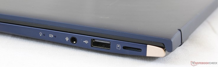 Rechts: 3,5 mm kombinierter Audioanschluss, USB Typ-A 2.0, microSD-Kartenleser