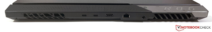 Rückseite: USB-C 4.0 mit Thunderbolt 4 (40 GBit/s, DisplayPort-ALT-Modus), USB-C 3.2 Gen.2 (10 GBit/s, DisplayPort-ALT-Modus, Power Delivery), HDMI 2.1, 2,5 GBit/s Ethernet, Netzteil