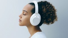 Sony WH-1000XM4 Over-Ear-Kopfhörer in limitierter Silent White Edition.