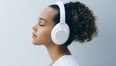 Sony WH-1000XM4 Over-Ear-Kopfhörer in limitierter Silent White Edition.