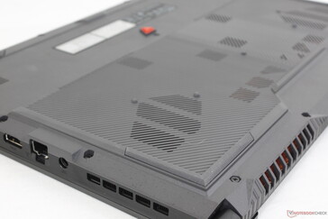 Die Bodenplatte besitzt mit mehr Zierecken und -kanten als bei den meisten anderen Laptops.