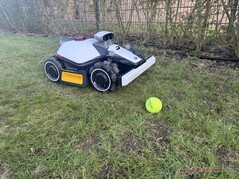 Die Hinderniserkennung und -vermeidung hat im Test gut funktioniert.