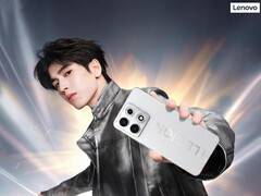 Das 2026 Legion Y70 Gaming-Handy wird mit dem Nicht-Elite Snapdragon 8 Gen 5 ausgestattet sein. Im Bild: ein Promo-Bild des Smartphones in Weiß.
