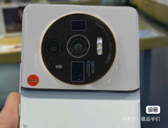 Einer von zwei vermeintlichen Xiaomi 12 Ultra Prototypen, die Leica-Cam und Design bestätigen sollen. Ich bleibe weiterhin skeptisch.