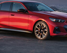 BMW 5er setzt Meilenstein: KBA-Genehmigung für Level 2+ Hands-Free-Fahren bis 130 km/h.