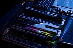 Wer einen ordentlich RGB-beleuchteten Computer bauen möchte, der hat nun eine weitere SSD zur Auswahl. (Bild: Zadak)