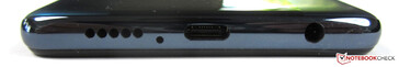 Fußseite: Lautsprecher, Mikrofon, USB-C, 3,5-mm-Klinkenbuchse