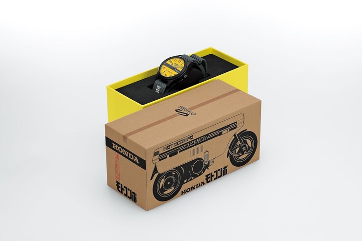 Spezielle Kartonbox der Seiko 5 Sports Field x Honda Motocompo Limited Edition, inspiriert vom originalen Versandkarton der Honda Motocompo