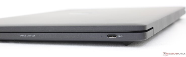 Rechts: USB-C 4 mit Thunderbolt 3 + Power Delivery + DisplayPort 1.4 (40 Gbps)