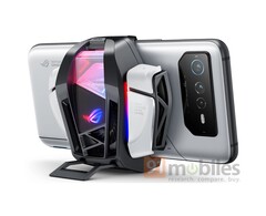 Das Asus ROG Phone 6 wird offenbar mit einem externen Lüfter angeboten, der den Snapdragon 8+ Gen 1 kühlt. (Bild: Evan Blass / 91mobiles)