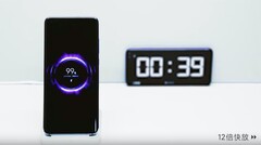 Xiaomi gibt einen ersten Einblick auf seinen neuen Standard, mit dem Smartphones mit 40 Watt drahtlos geladen werden können. (Bild: Xiaomi)