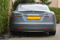 Tesla: Autopilot war bei tödlichem Unfall aktiv, Fahrer griff nicht ein (Symbolfoto)