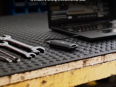 EX400U Survivor: Neue SSD ist schnell (Bildquelle: Corsair)