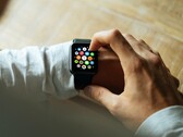 Die Apple Watch Series 7 soll schmalere Bildschirmränder und einen schnelleren Chip erhalten. (Bild: Luke Chesser)