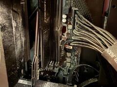 Nahaufnahme des getroffenen Gaming-Computers