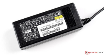 Das mitgelieferte Netzteil leistet maximal 65 Watt.