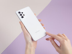 Der Nachfolger des hier gezeigte Galaxy A72 ist auf Geekbench aufgetaucht (Bild: Samsung)